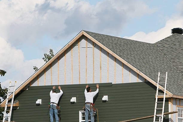 Professional Siding Installation technician working in Colts Neck, NJ